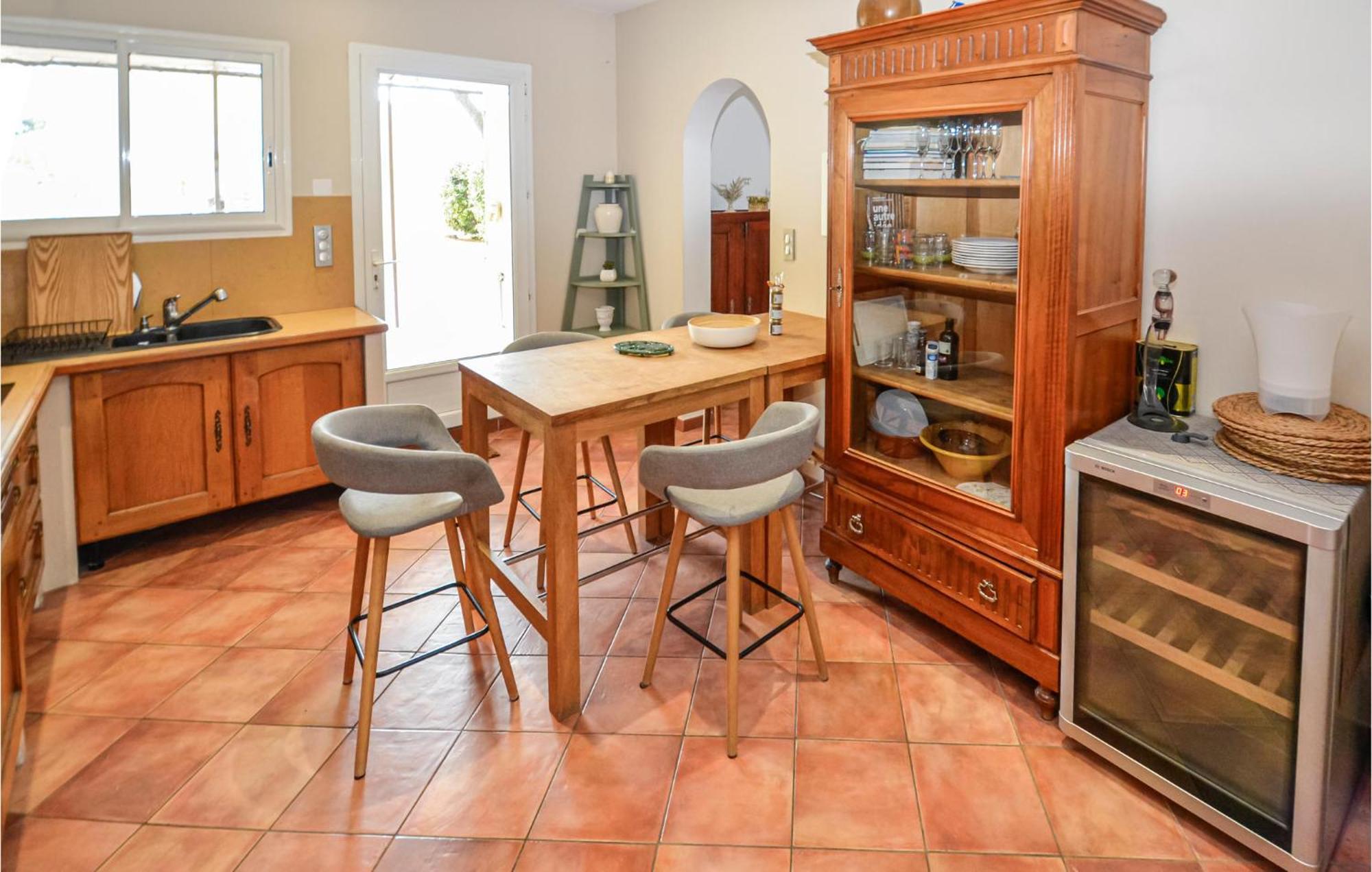 3 Bedroom Awesome Home In Chateuneuf De Gadagne Châteauneuf-de-Gadagne Exterior photo